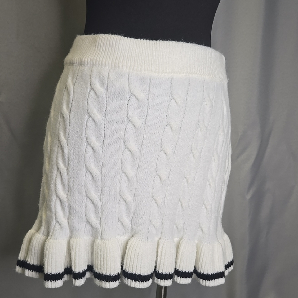 White Cable Knit Mini Skirt Size S/M - Picture 7 of 8